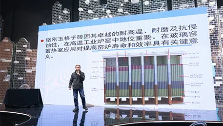 实干教授科研工作照