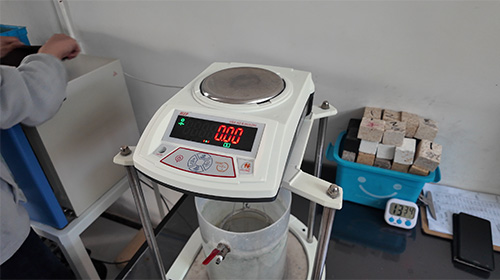 气孔率与密度管控